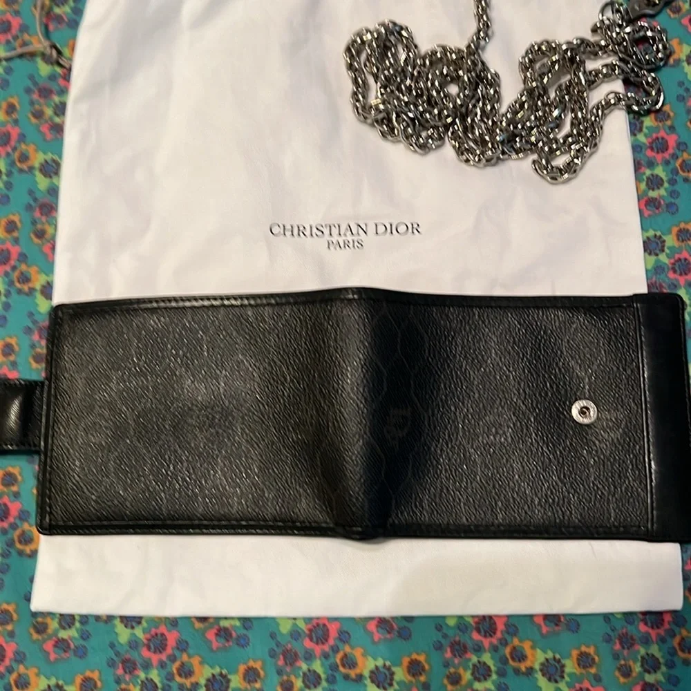 100% AUTHENTIC & PRISTINE💕VINTAGE DIOR WALLET W/CROSSBODY CHAIN💗💗💗